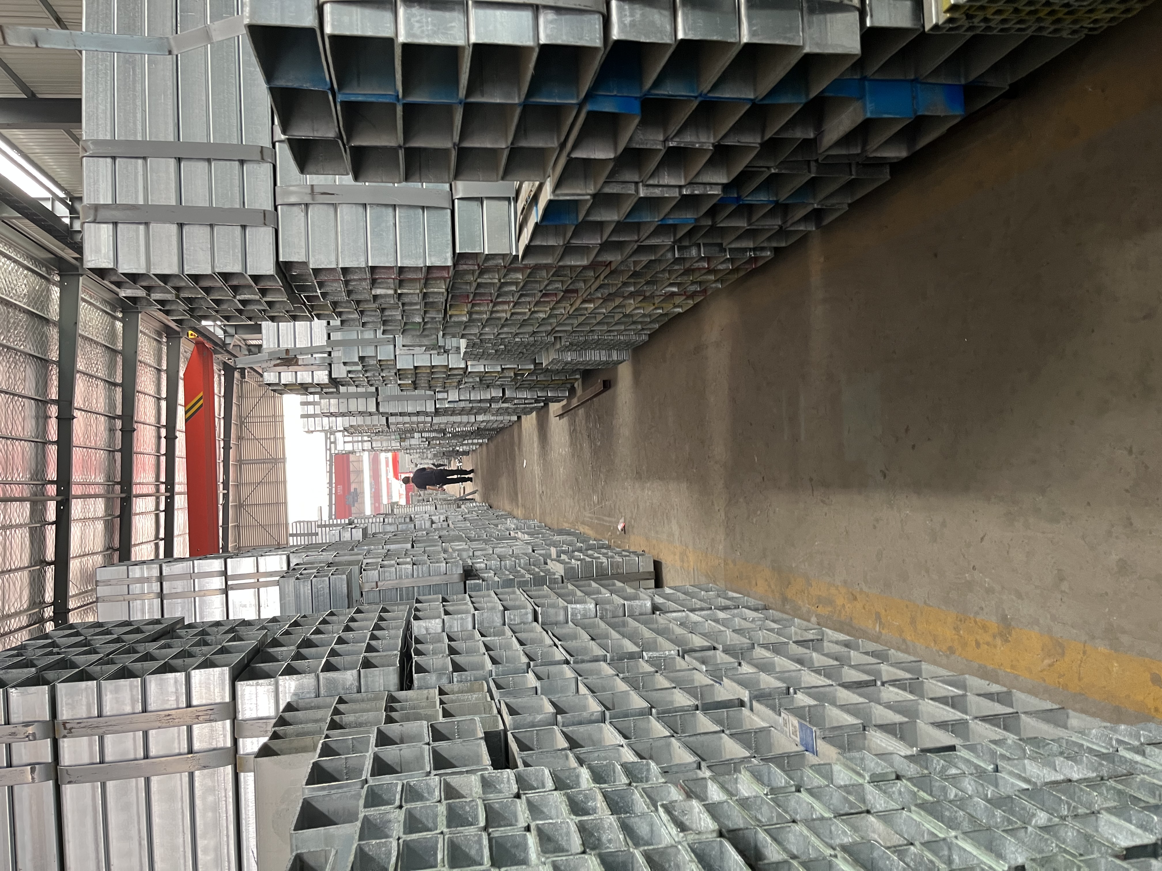 方矩管應(yīng)該怎么存放避免生銹？