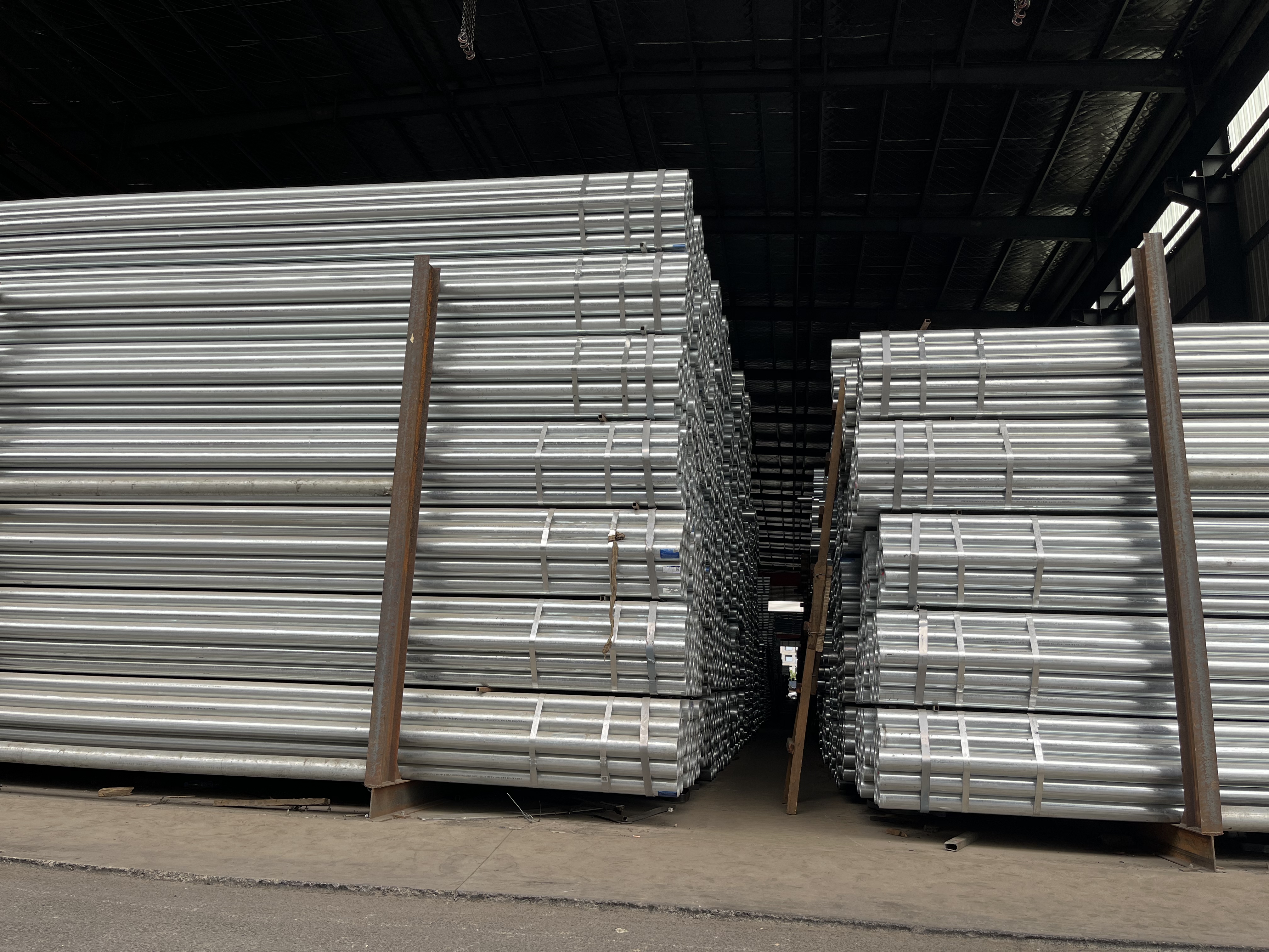 淺析鍍鋅鋼管的兩種分類及生銹后的處理辦法。